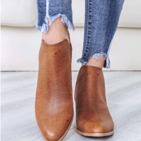 DOLLY Cut out VEGAN leather Booties - Cogn… - Picture 2 of 6